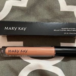 NIB unlimited lip gloss